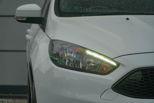Ford Focus White #10