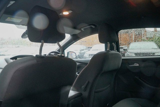 Ford Focus White #34
