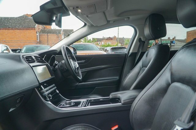 Jaguar XE 2018 2.0D Portfolio Saloon Euro 6 Black #2