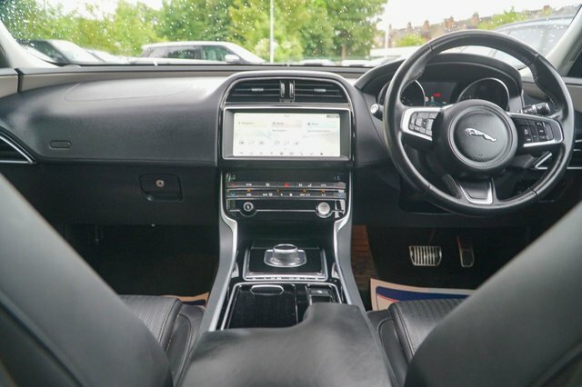 Jaguar XE 2018 2.0D Portfolio Saloon Euro 6 Black #4
