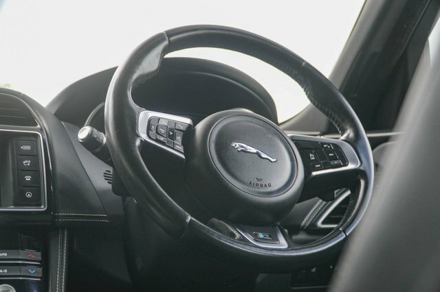 Jaguar F-Pace 2.0L Prestige 178 Bhp Blue #31