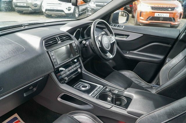 Jaguar F-Pace 2.0L Prestige 178 Bhp Blue #46