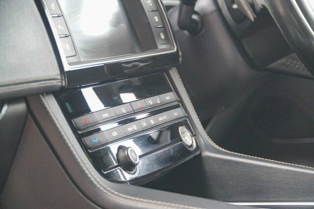 Jaguar F-Pace 2.0L Prestige 178 Bhp Blue #48