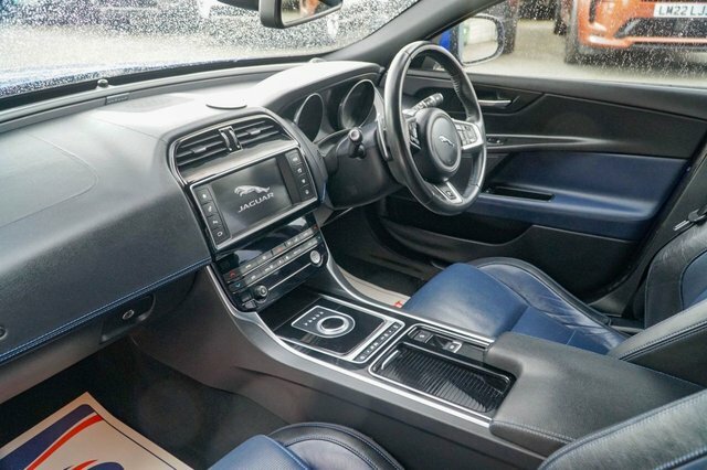 Jaguar XE 2.0D Portfolio Blue #40