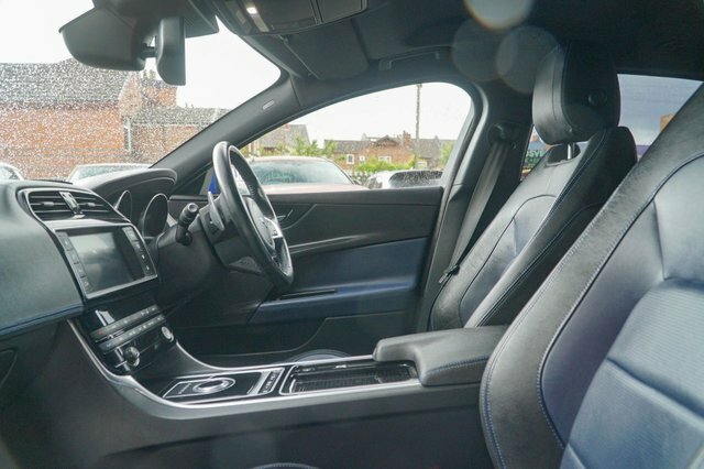 Jaguar XE 2017 2.0I R-sport Saloon Euro 6 S Blue