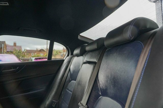 Jaguar XE 2.0D Portfolio Blue #36