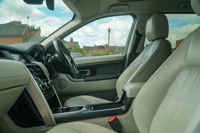 Land Rover Discovery Sport 2017 2.0 Td4 Hse Black Suv 4Wd Eur Black #2