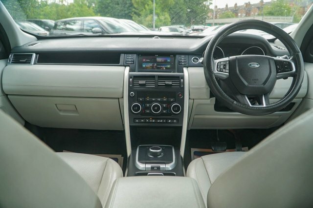 Land Rover Discovery Sport 2017 2.0 Td4 Hse Black Suv 4Wd Eur Black #4