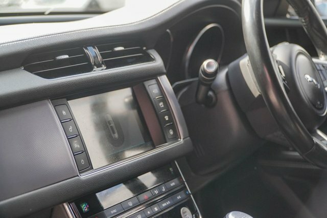 Jaguar XF 3.0D V6 Portfolio Blue #25