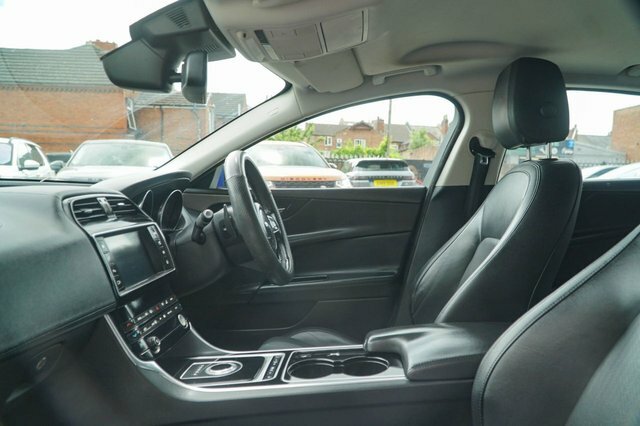 Jaguar XE 2016 2.0D Portfolio Saloon Euro 6 Blue #2