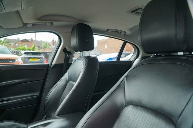 Jaguar XE 2.0 Gtdi Prestige 197 Bhp Black #22