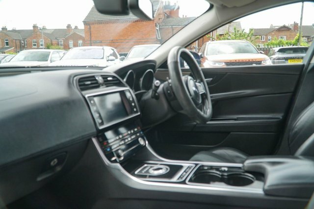 Jaguar XE 2.0 Gtdi Prestige 197 Bhp Black #23