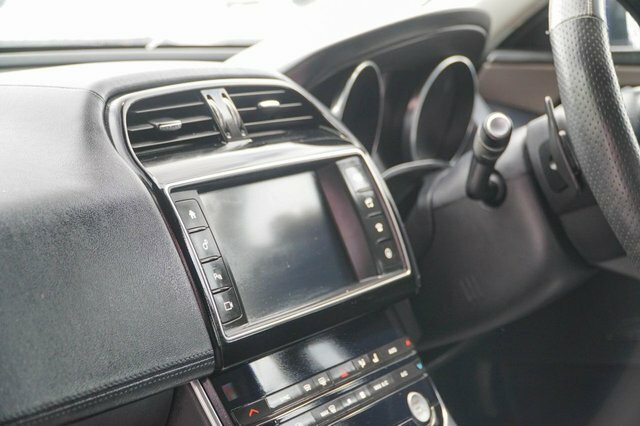 Jaguar XE 2.0 Gtdi Prestige 197 Bhp Black #25
