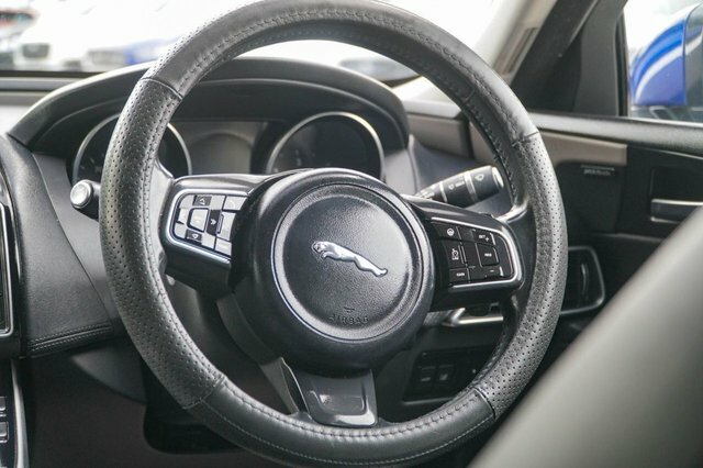 Jaguar XE 2.0 Gtdi Prestige 197 Bhp Black #35