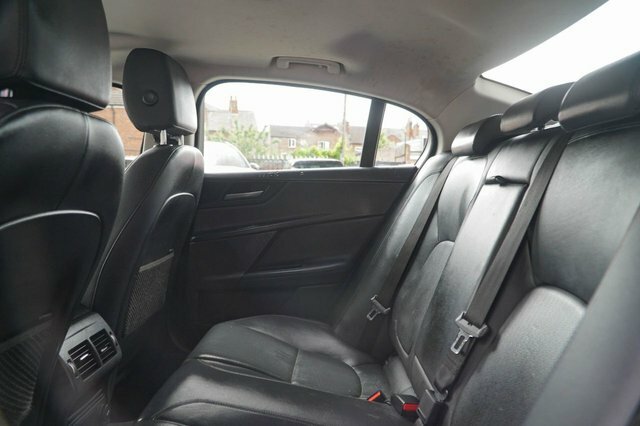 Jaguar XE 2.0 Gtdi Prestige 197 Bhp Black #30