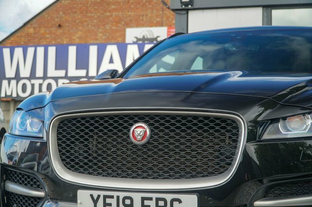 Jaguar F-Pace Estate White #14