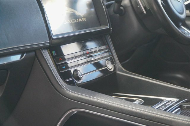 Jaguar F-Pace Estate White #26