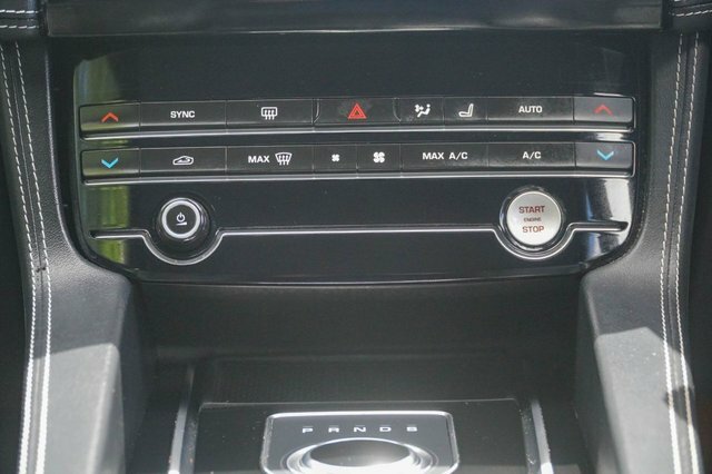 Jaguar F-Pace Estate White #40