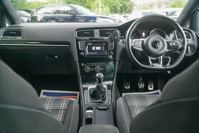 Volkswagen Golf 2015 2.0 Tdi Bluemotion Tech Gtd Hatchback Die White #5