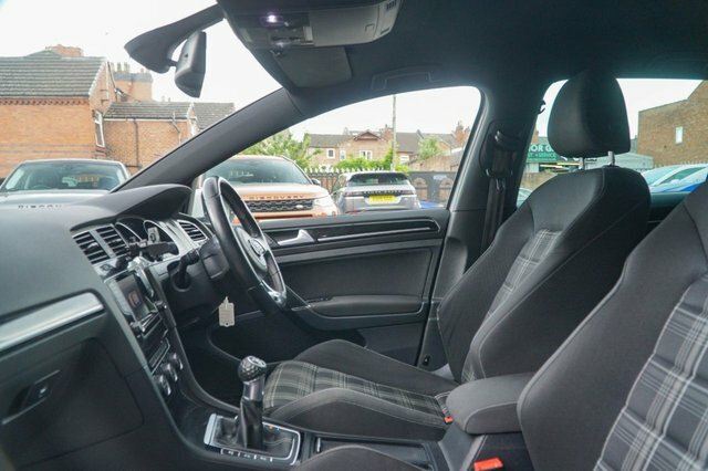 Volkswagen Golf 2015 2.0 Tdi Bluemotion Tech Gtd Hatchback Die White #3
