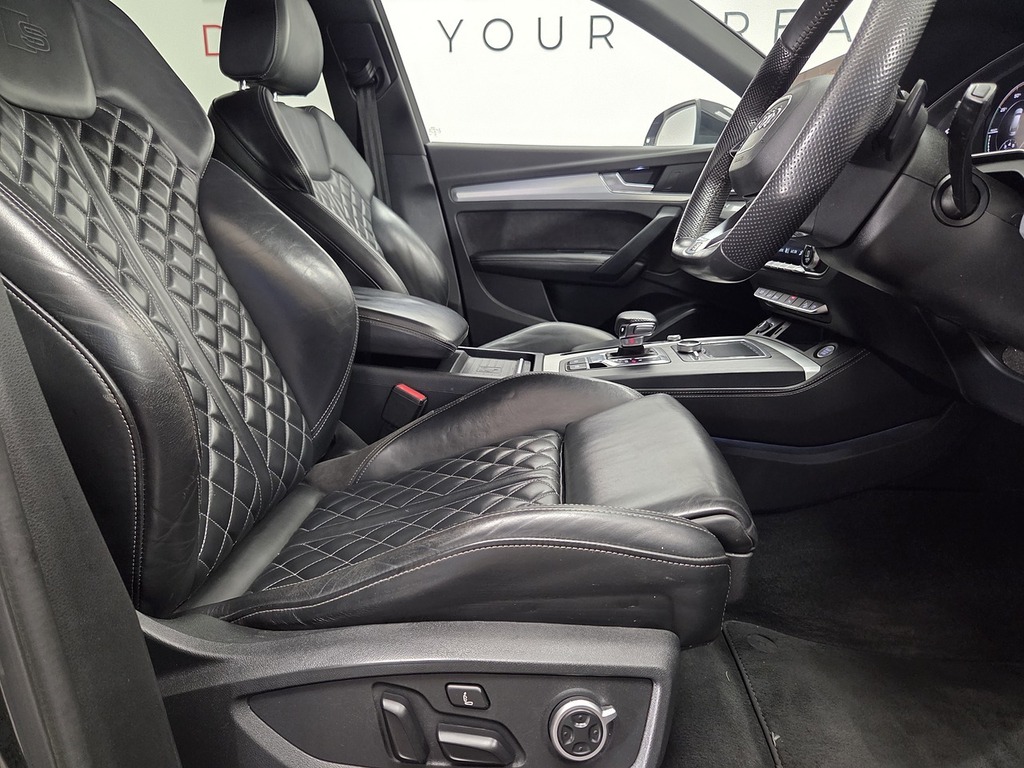 Audi Q5 Q5 S Line Competition Suv 1 Plug- AV69FPX Black #3