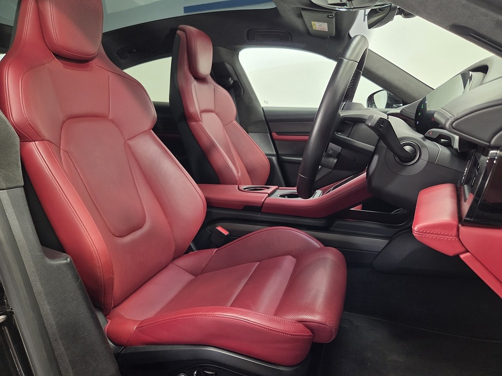 Porsche Taycan Performance Plus 93.4Kwh Turbo S Saloon Electr Black