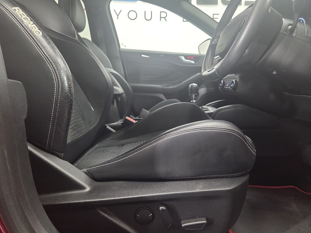 Ford Focus 2.3T Ecoboost St Hatchback Euro YF70LYY Red #4