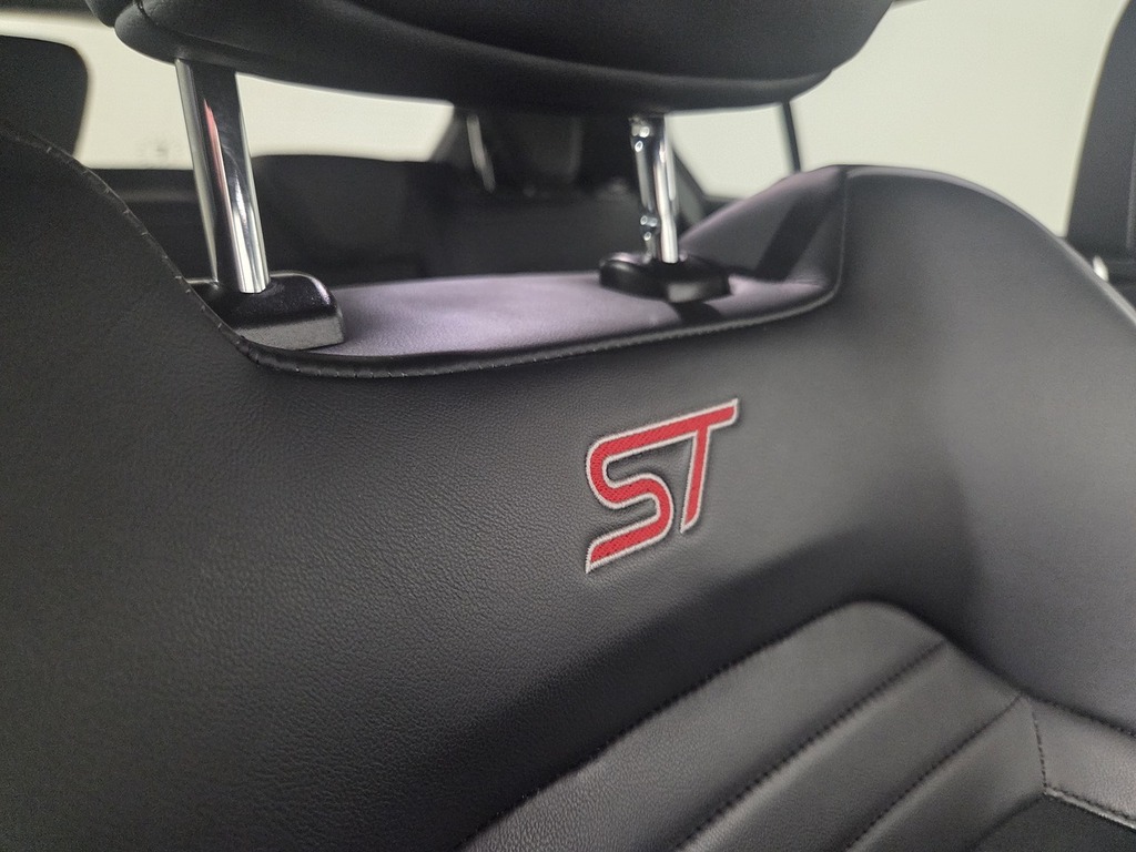 Ford Focus 2.3T Ecoboost St Hatchback Euro YF70LYY Red #2