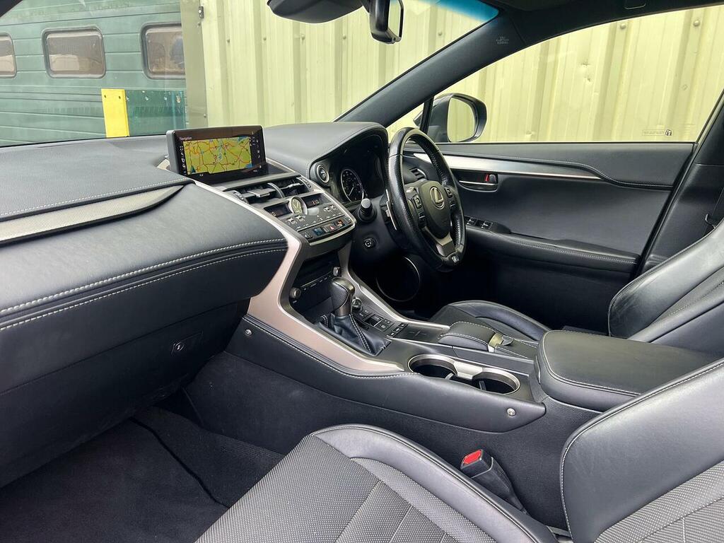 Lexus NX 2.5 300H Luxury White #12