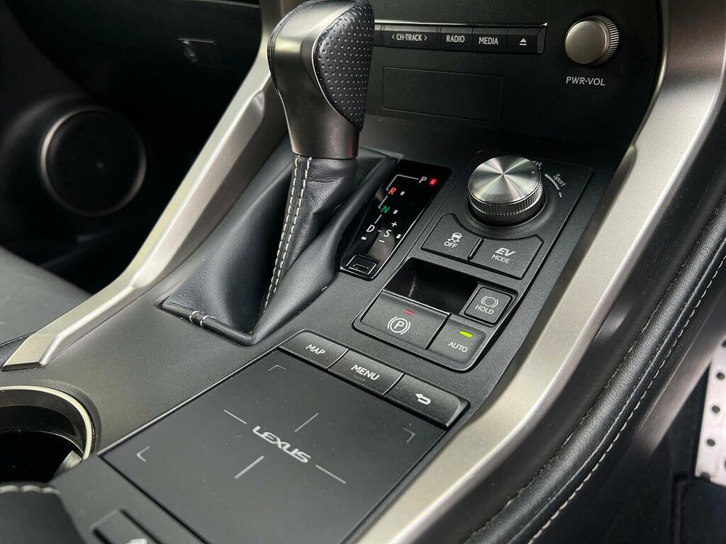 Lexus NX 2.5 300H Luxury White #10