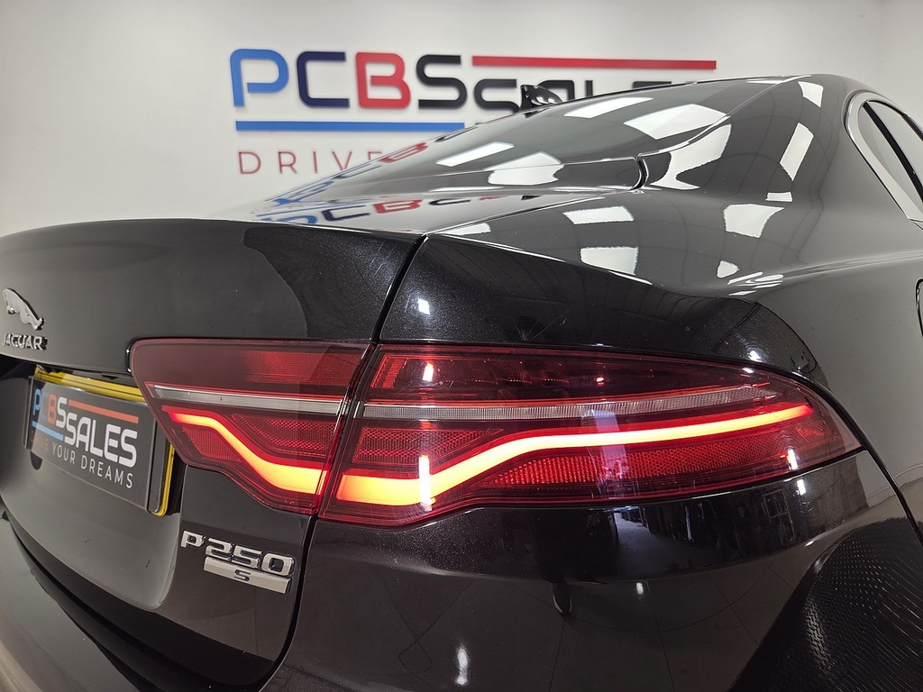 Jaguar XE 2.0D Se Red #34