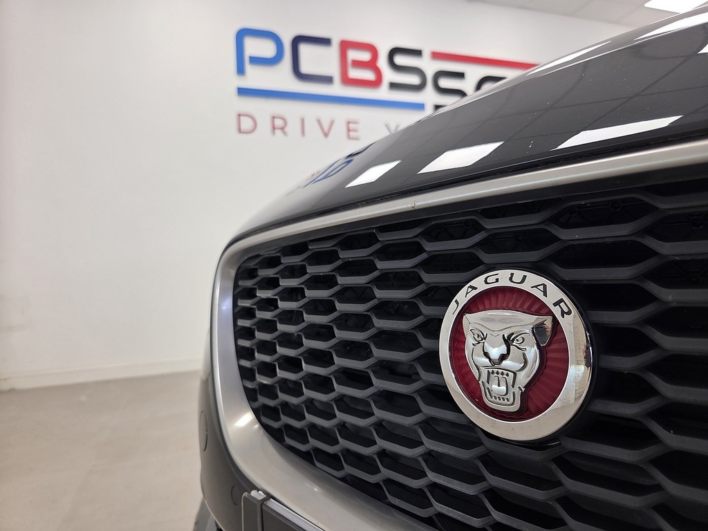Jaguar XE 2.0D Se Red #30