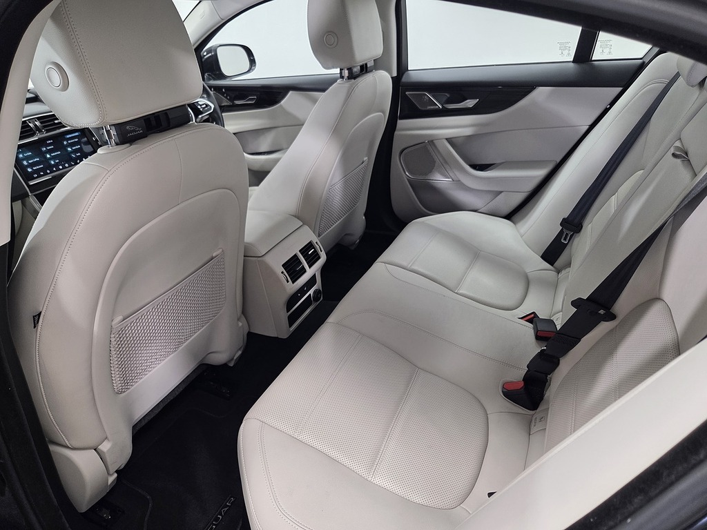 Jaguar XE 2.0D Se Red #14