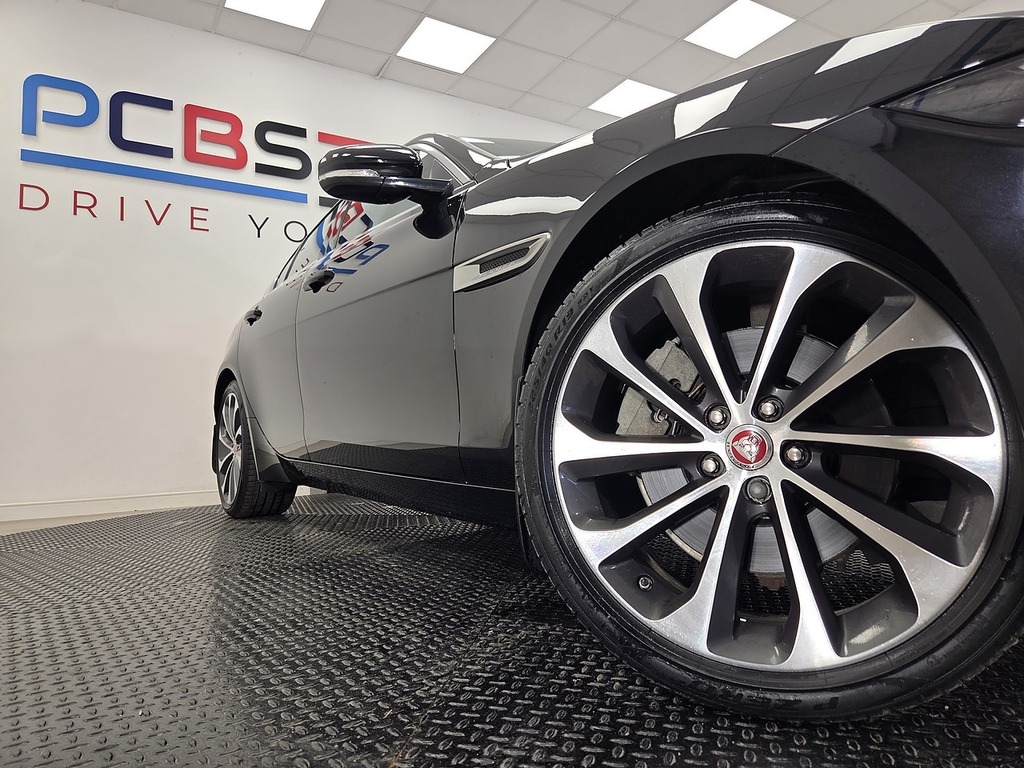 Jaguar XE 2.0D Se Red #35
