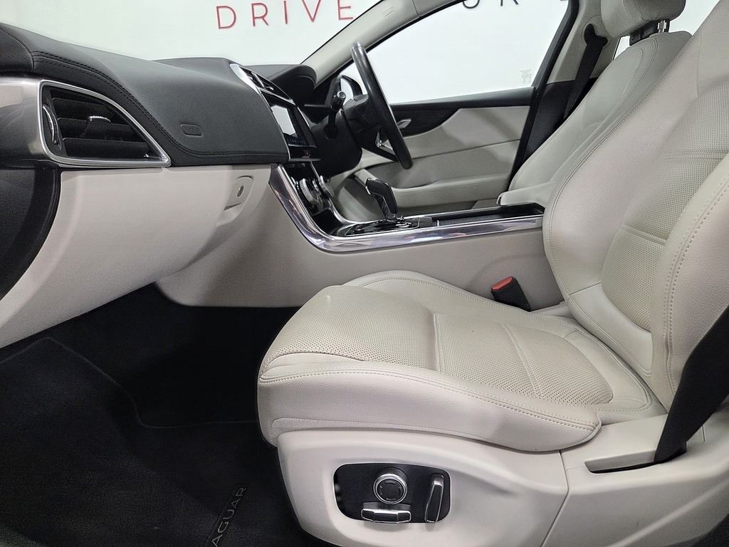 Jaguar XE 2.0 P250i S Saloon Euro 6 Ss 2 Black #6