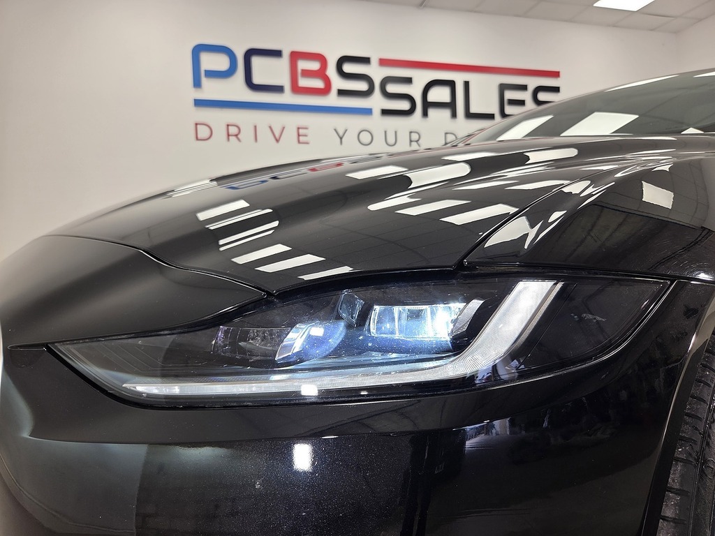 Jaguar XE 2.0D Se Red #31