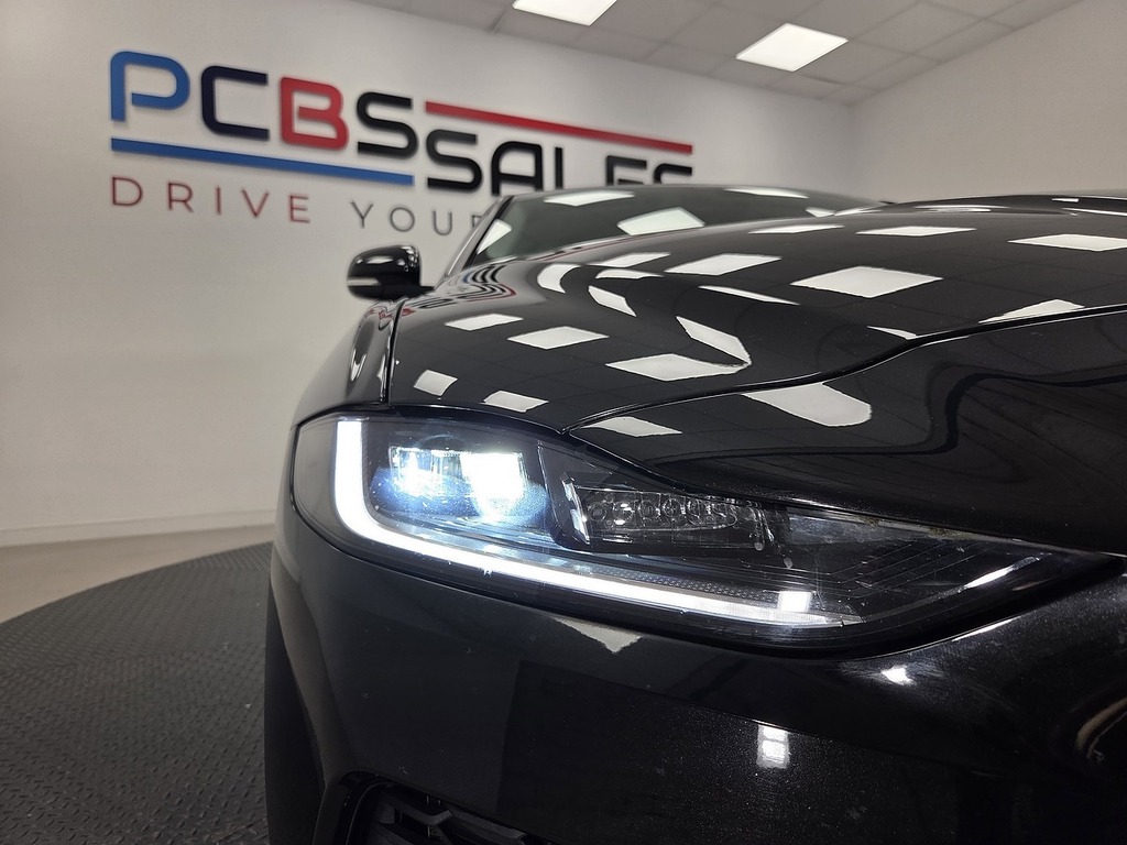 Jaguar XE 2.0D Se Red #29