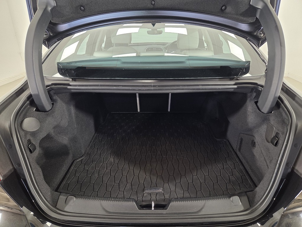 Jaguar XE 2.0D Se Red #20
