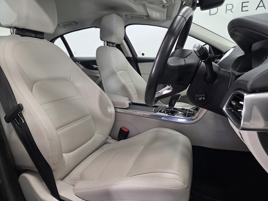 Jaguar XE 2.0 P250i S Saloon Euro 6 Ss 2 Black #2