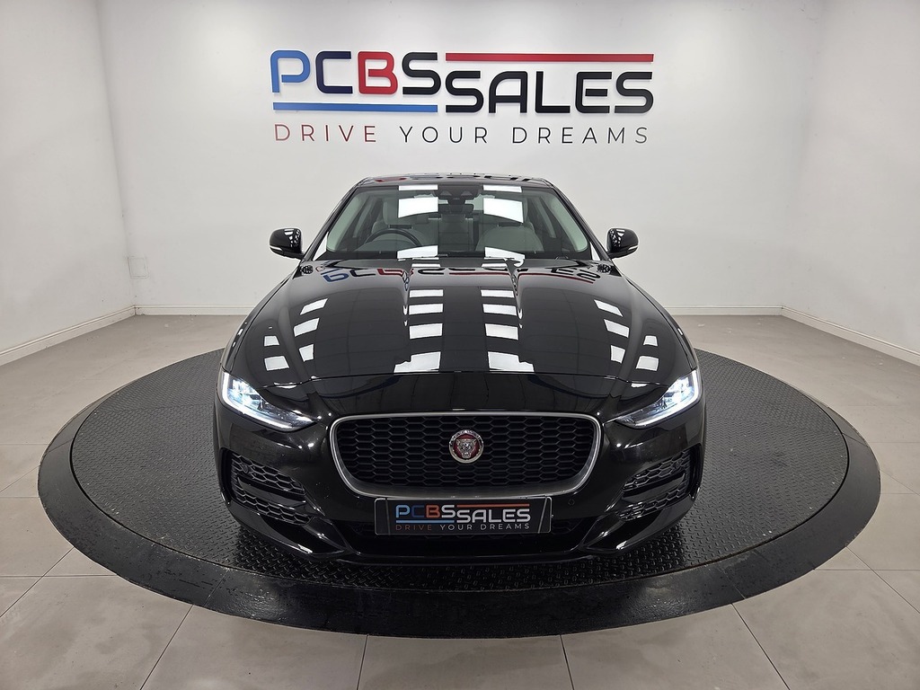 Jaguar XE 2.0D Se Red #15