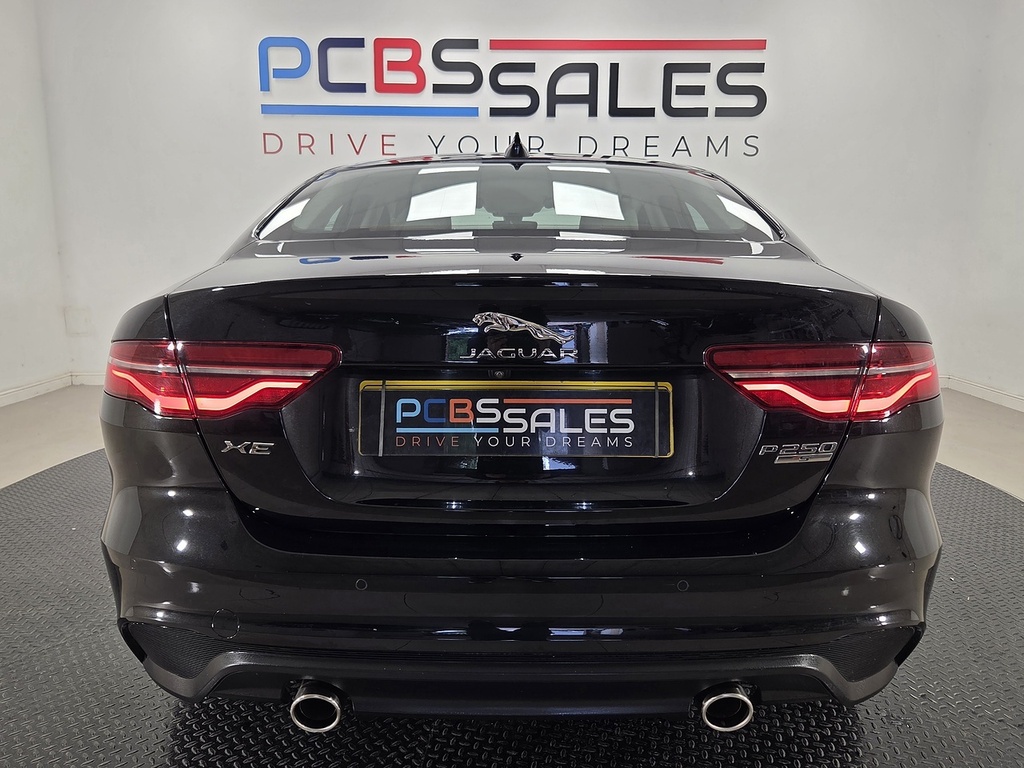 Jaguar XE 2.0D Se Red #19