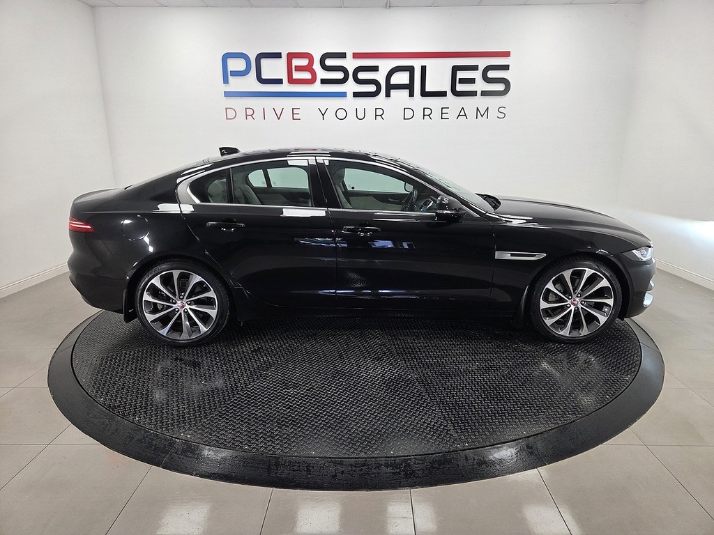 Jaguar XE 2.0D Se Red #16