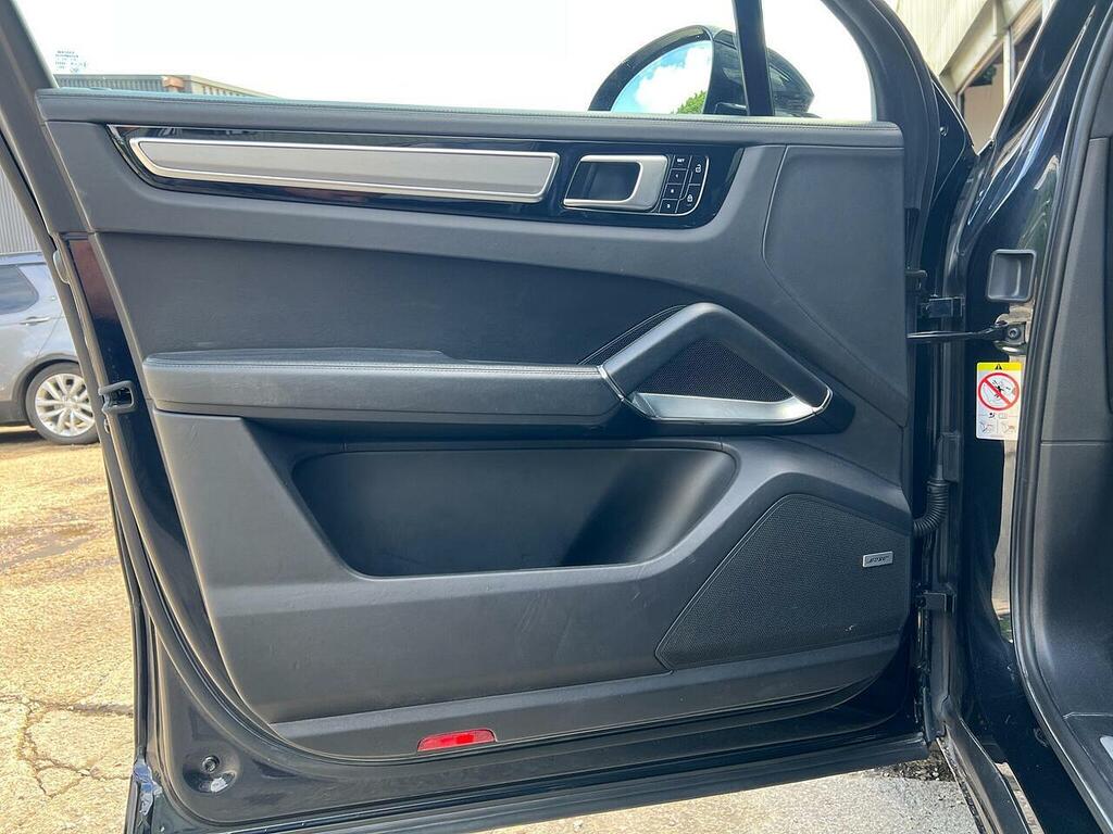 Porsche Cayenne Cayenne V6 S Black #21