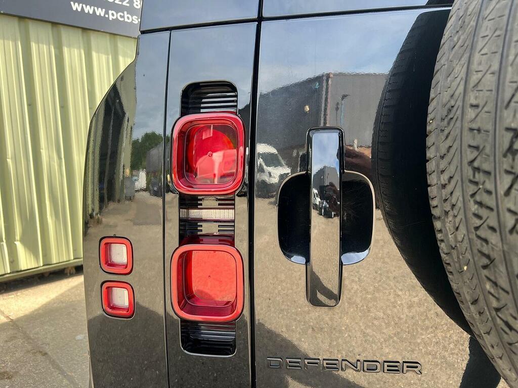 Land Rover Defender 110 D250 X-dynamic Se Black #31
