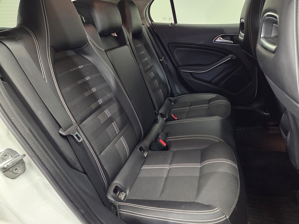 Mercedes-Benz GLA Class Se #8