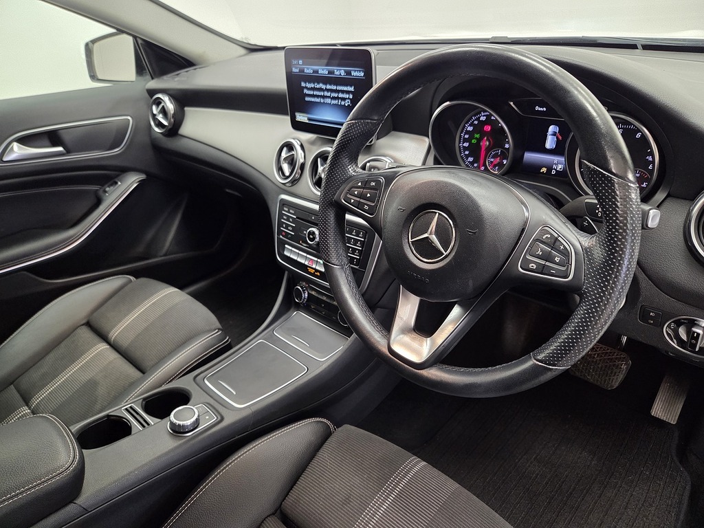 Mercedes-Benz GLA Class 1.6 Gla180 Urban Edition Suv 7G-dct Eur White #4