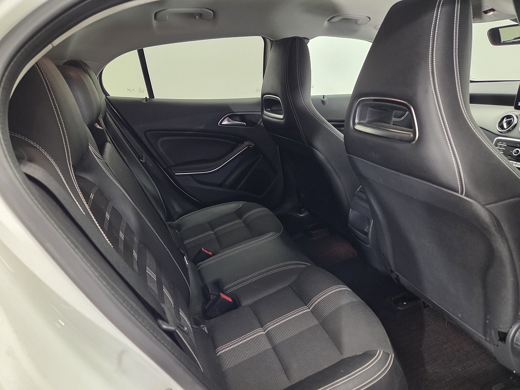 Mercedes-Benz GLA Class Se #9
