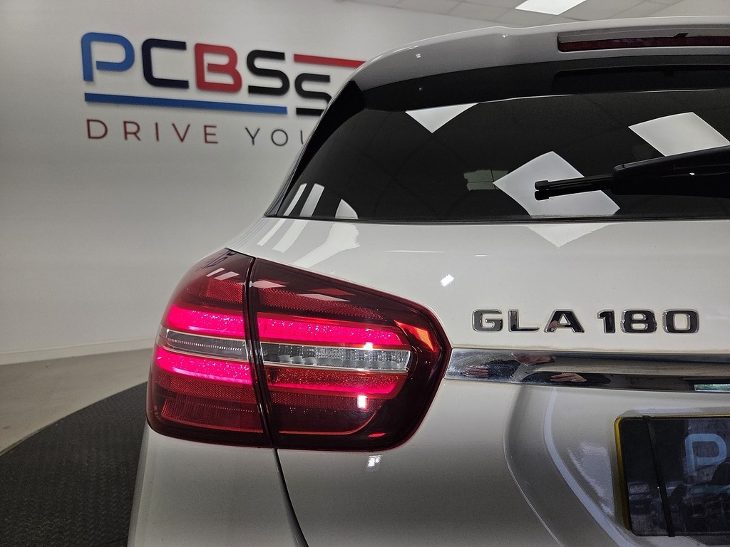 Mercedes-Benz GLA Class Se #36