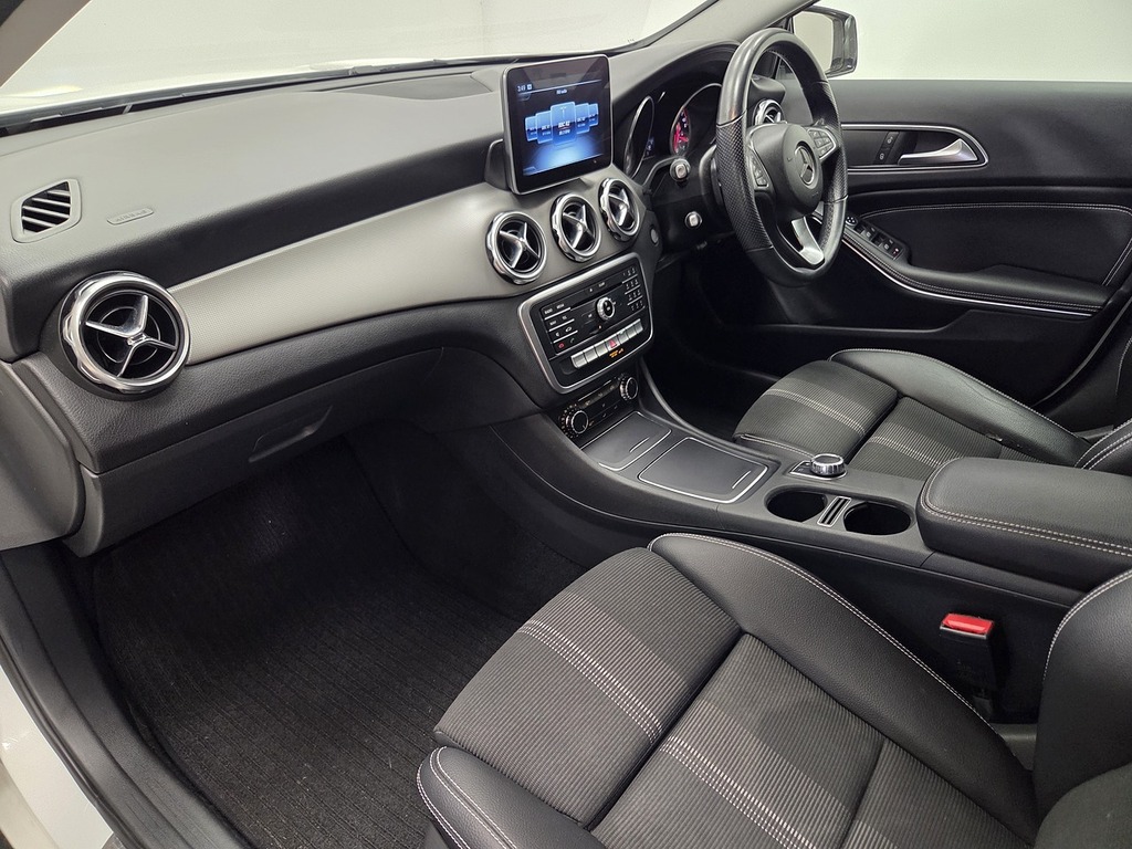 Mercedes-Benz GLA Class Se #7