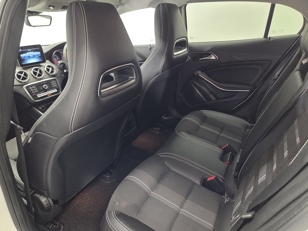 Mercedes-Benz GLA Class Se #11
